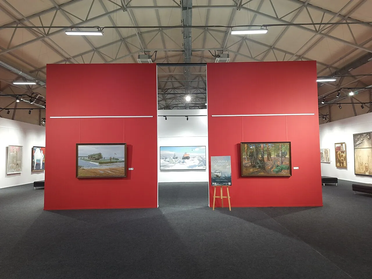Tentoonstelling van de Grekov-studio voor militaire kunst in park Patriot, Koebinka.